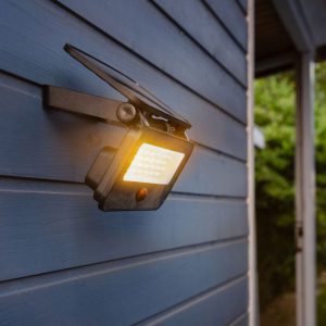 Spot solaire mural très éclairant avec détecteur de présence 1200 Lumens